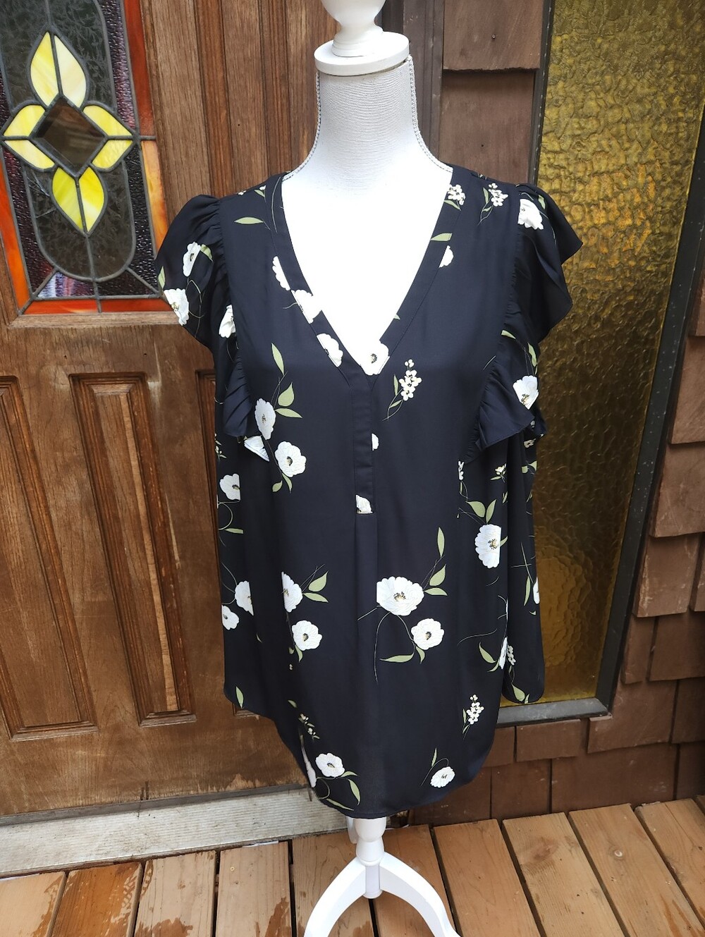 Size 3x-Women’s Black Floral V-Neck Ruffle Sleeve Top